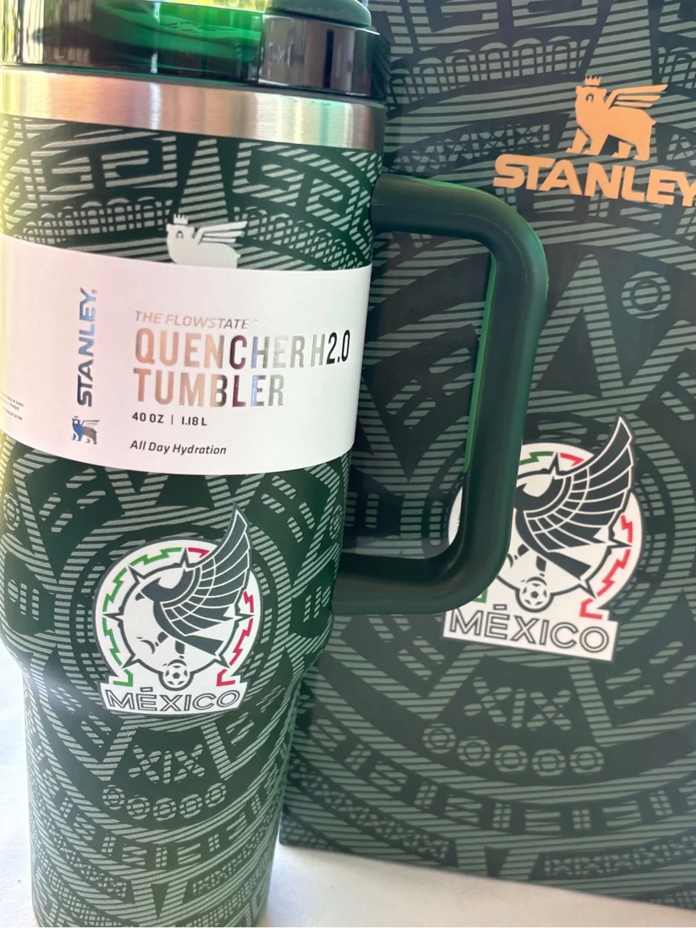Stanley Green Mexico Quencher H2.0 Tumbler with Handle - Picture 2 of 6